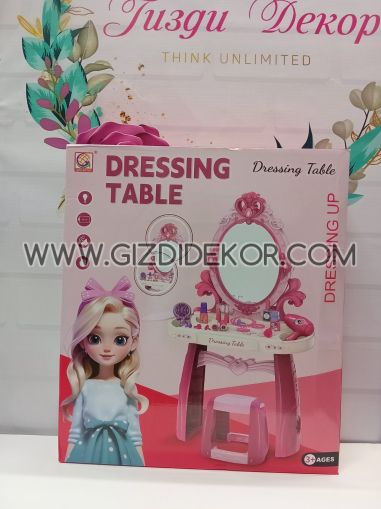 ДЕТСКА ТОАЛЕТКА ЗА ГРИМИРАНЕ