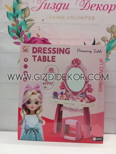 ДЕТСКА ТОАЛЕТКА ЗА ГРИМИРАНЕ