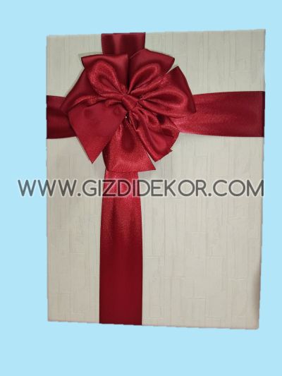 Подаръчна кутия с капак и панделка2