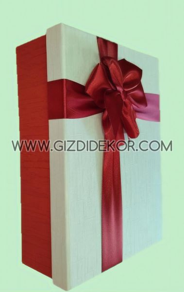 Подаръчна кутия с капак и панделка3